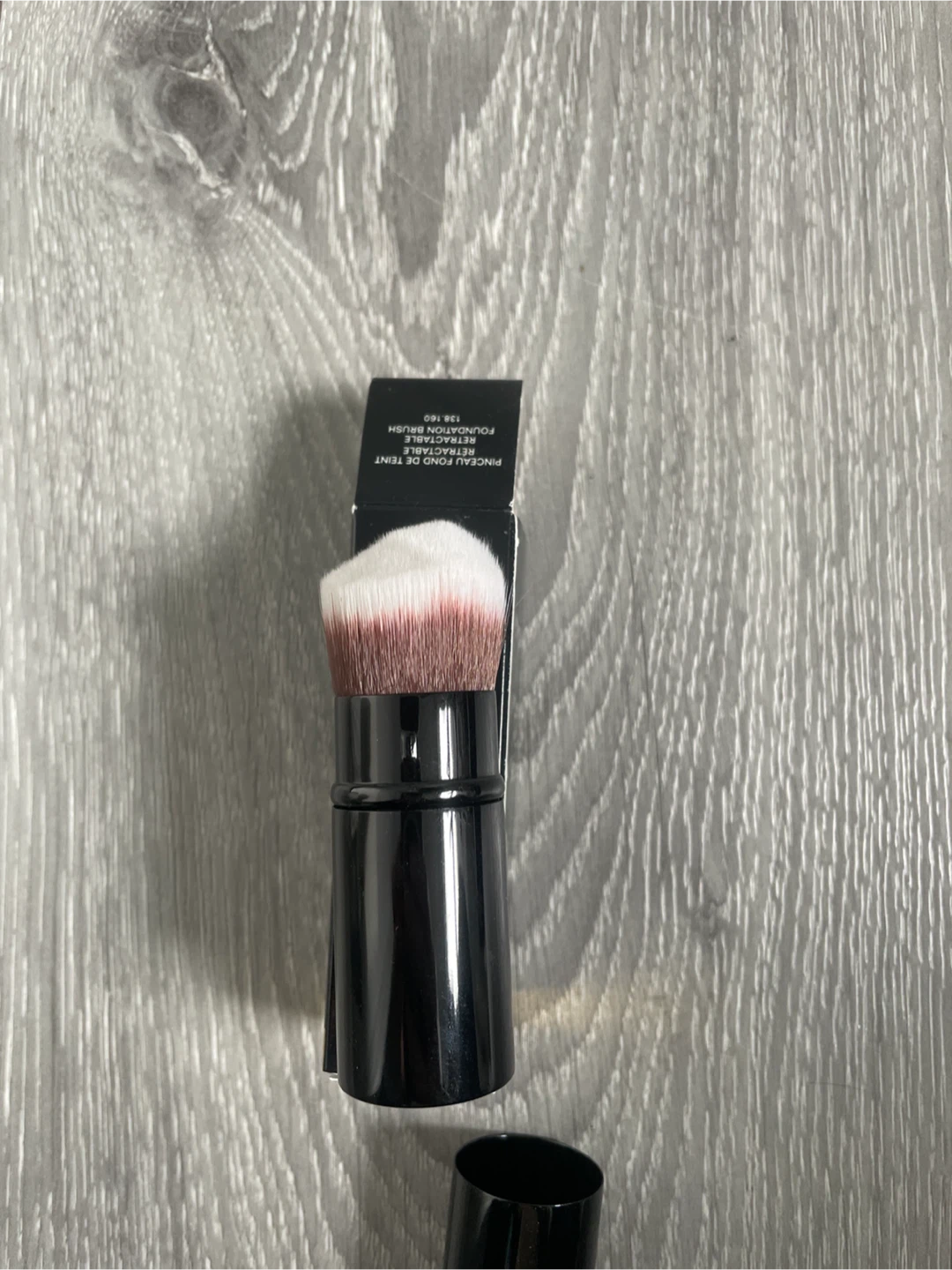 CHANEL Retractable Foundation Brush 🏆 - photo 3