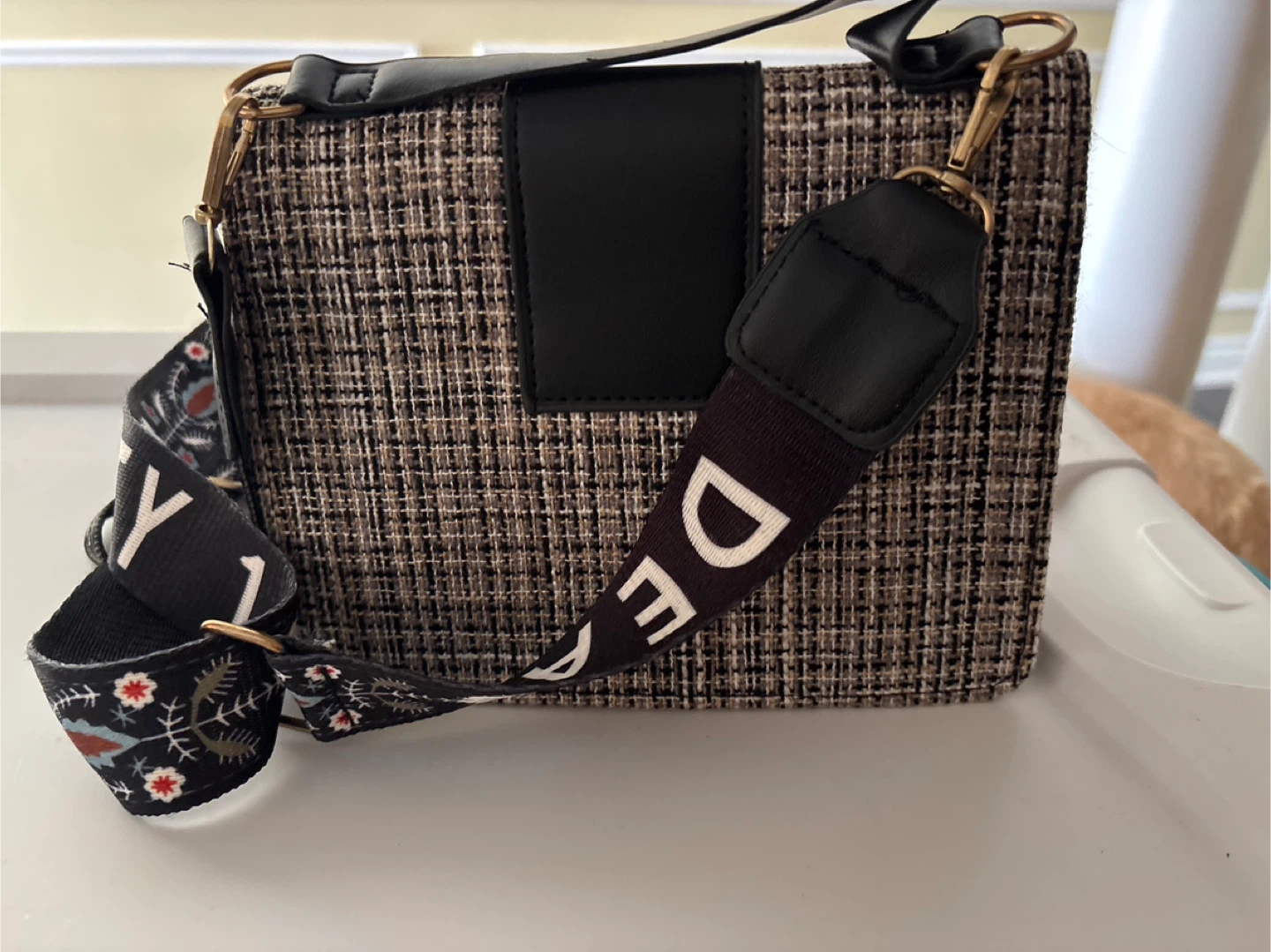 JING PIN PI JU Tweed and Faux Leather Crossbody Bag - photo 3