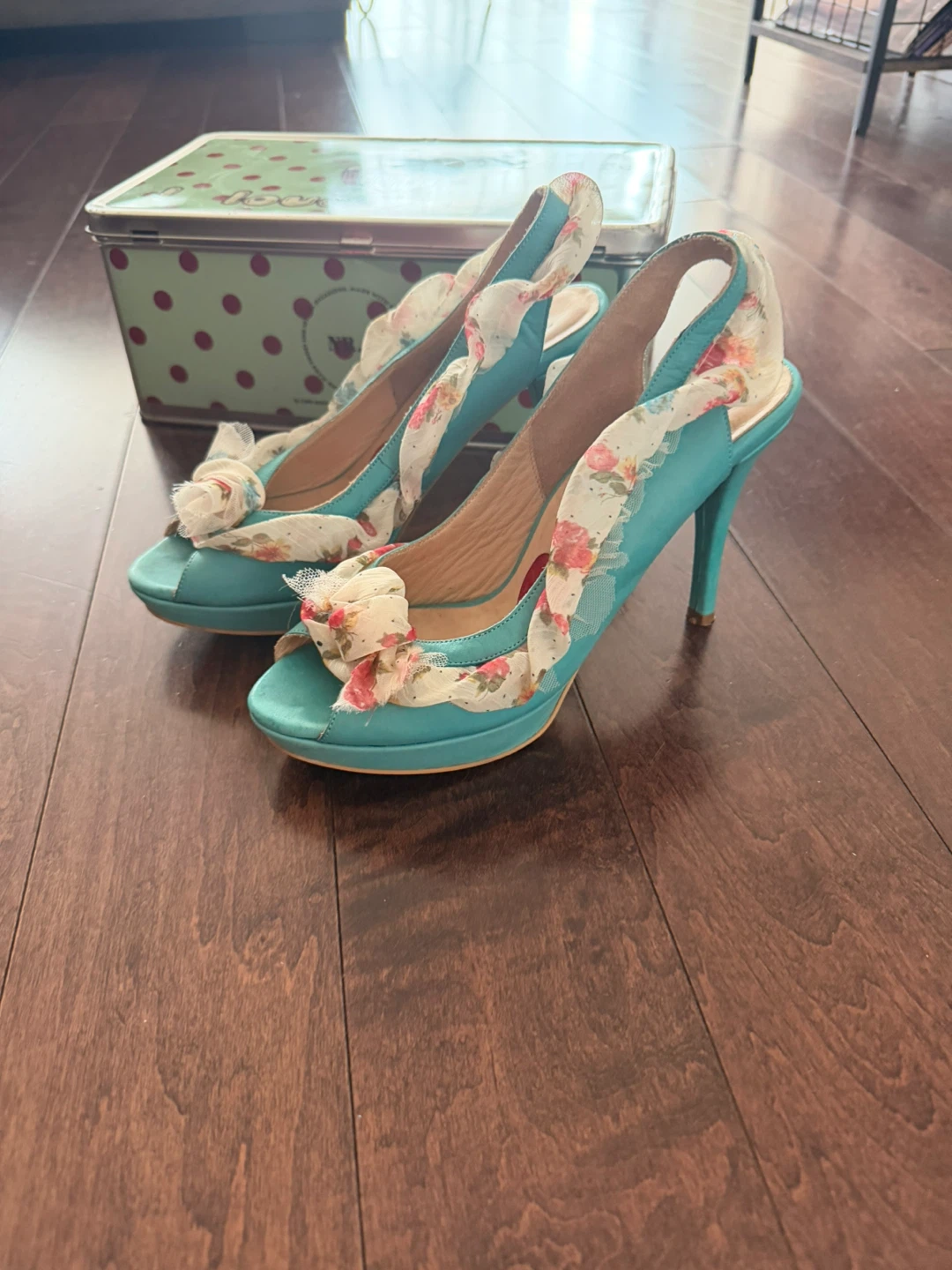 Blue leather Peep-Toe Heels with Floral Ruffle Detail(Size 9)🏆 - photo 2