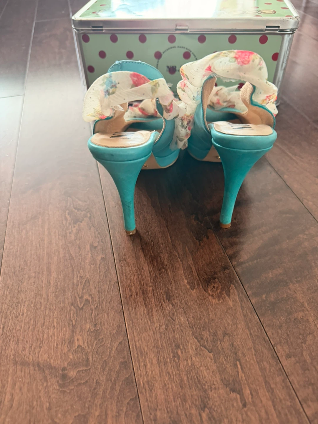 Blue leather Peep-Toe Heels with Floral Ruffle Detail(Size 9)🏆 - photo 3