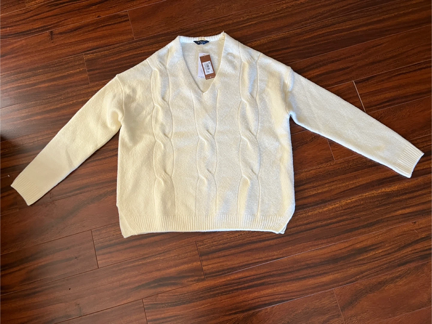 Denver Hayes women’s XL v-neck textured knit sweater, cream