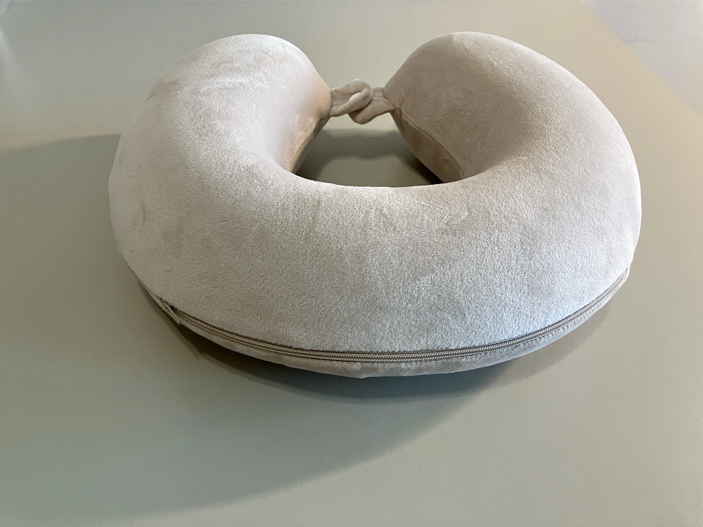 Light Beige Velour Neck Pillow 🏆 - photo 3