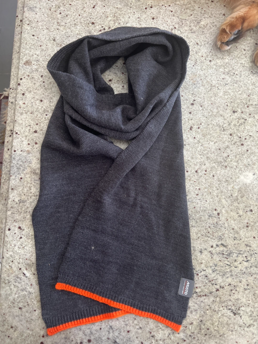 🏆 Musto Men's Dark Gray Scarf with Orange Trim