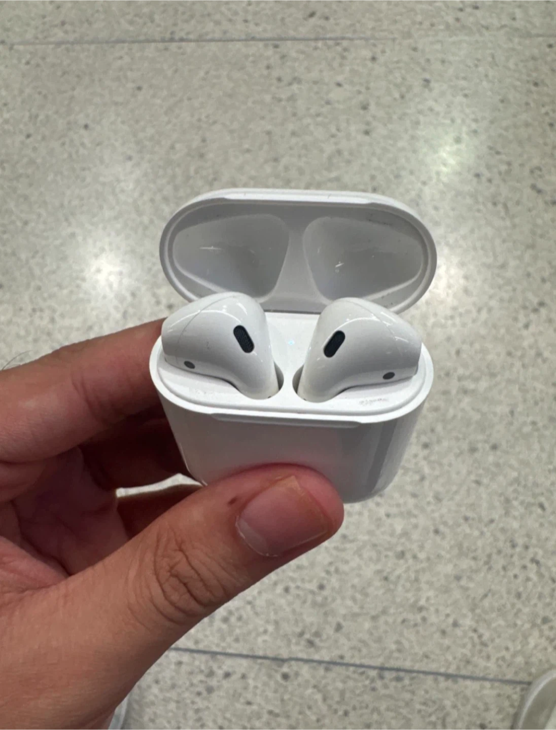 2 AirPods (Pro 2nd and 1st Generation) - photo 4