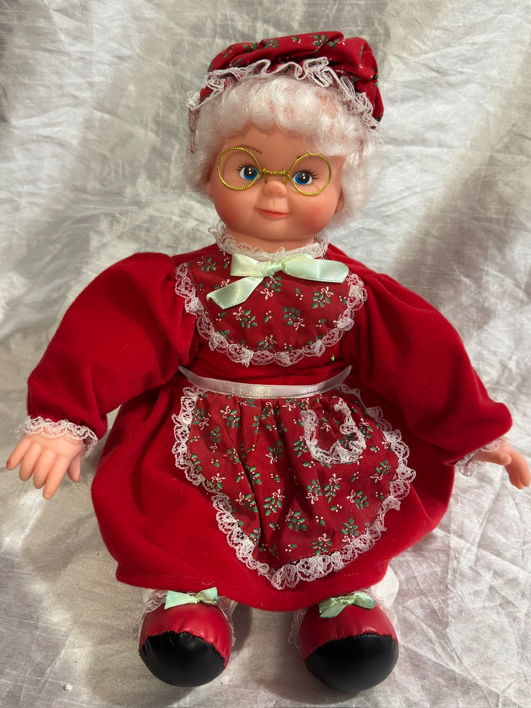 Mrs. Claus Doll - photo 2