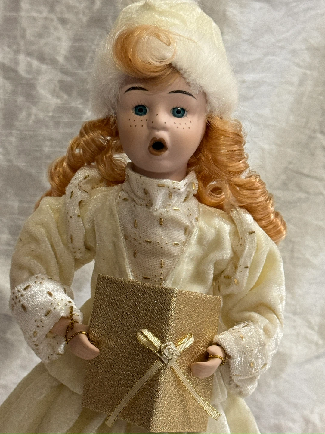 Vintage Christmas Caroler Doll with Gift - photo 3