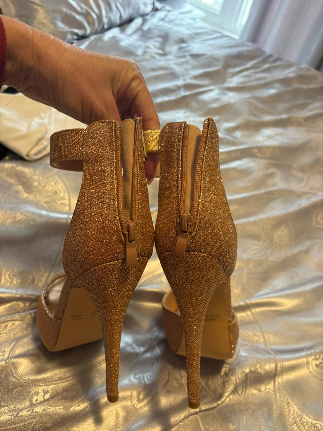 🏆Rose Gold Glitter Heels - Size 8 - photo 4