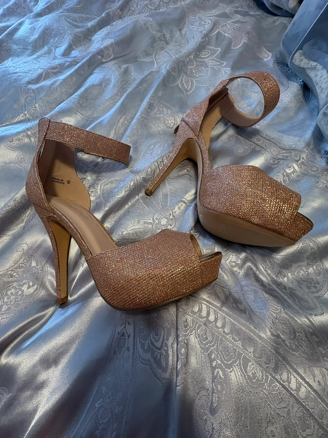 🏆Rose Gold Glitter Heels - Size 8 - photo 2
