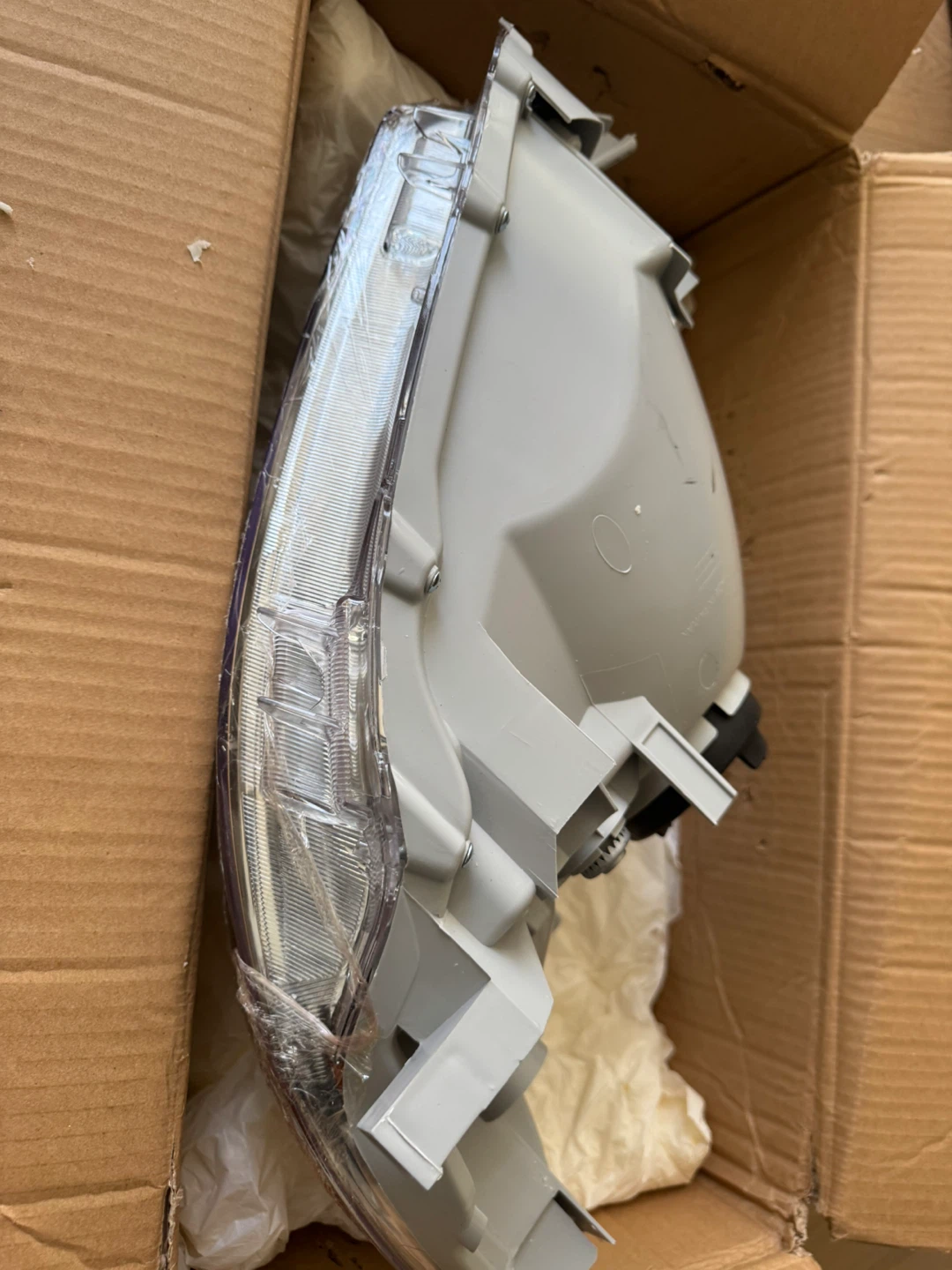 Passenger Side Headlight 2008–2010 Toyota Highlander – Open Box - photo 3