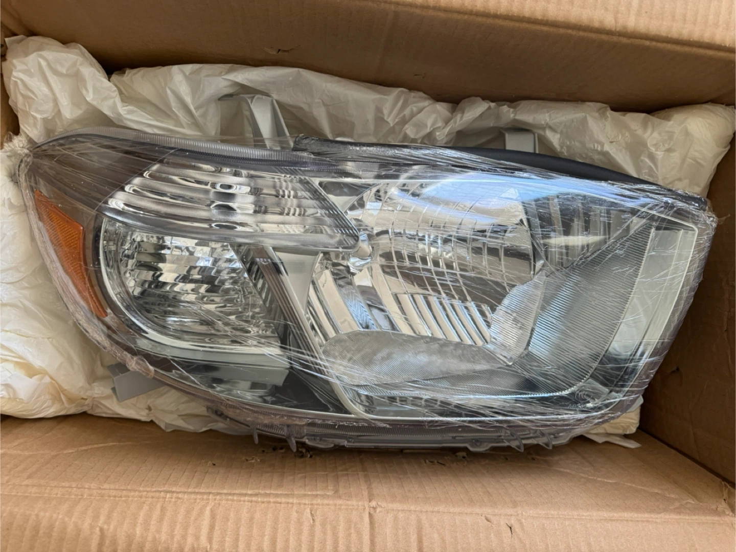 Passenger Side Headlight 2008–2010 Toyota Highlander – Open Box