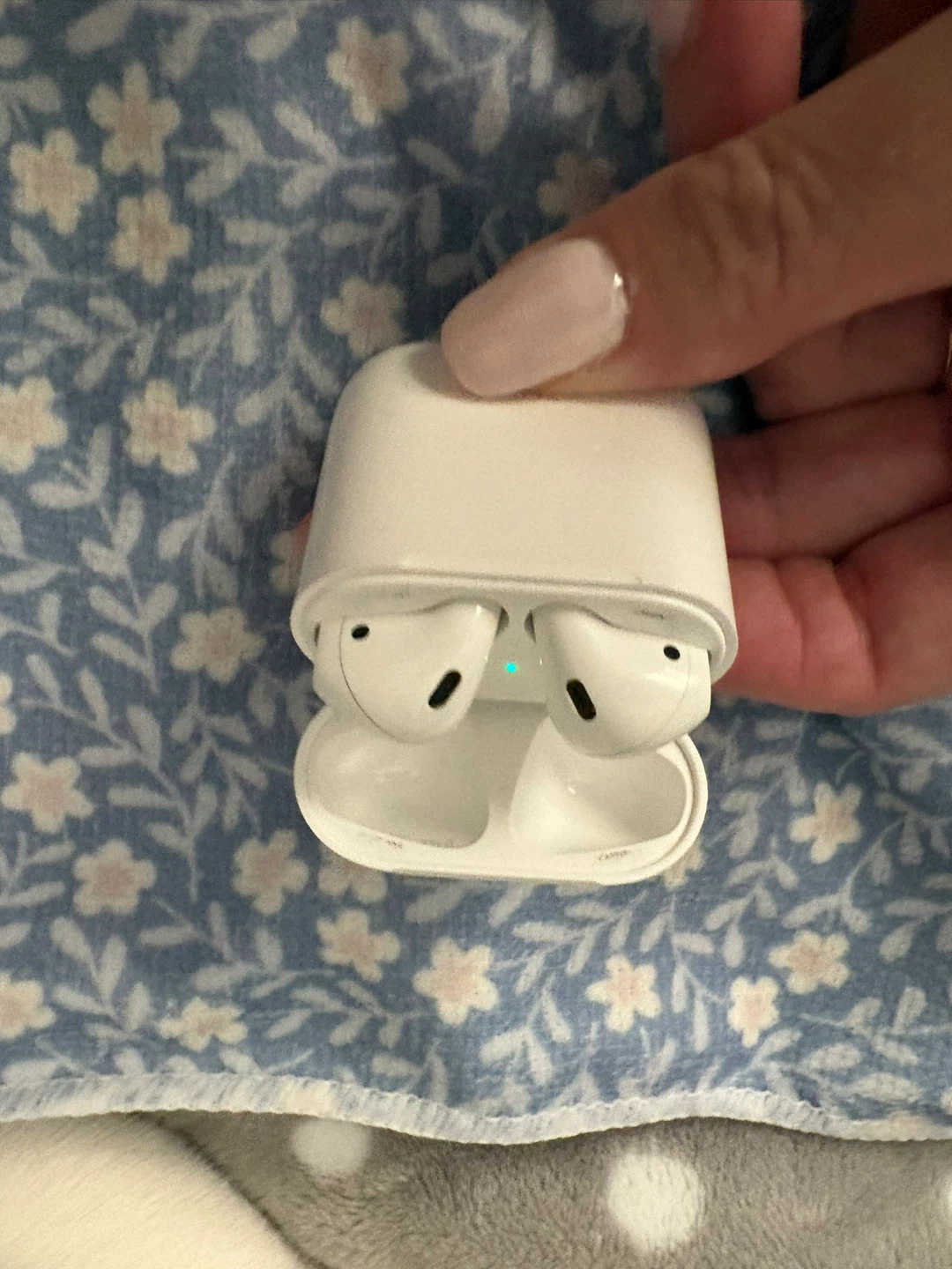 🏆Apple AirPods Pro (2nd generation) with Charging Case