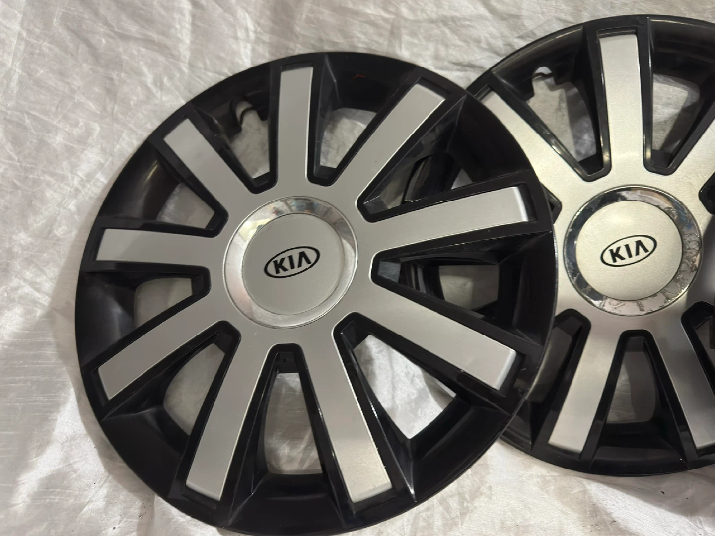 Set of 3 Kia Hubcaps 15 inch - photo 2