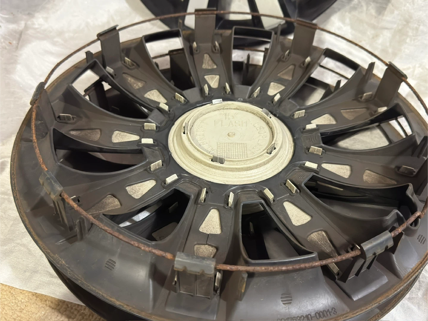 Set of 3 Kia Hubcaps 15 inch - photo 5