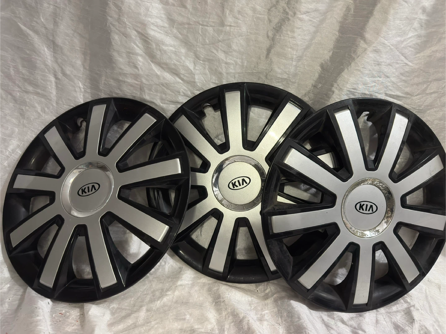 Set of 3 Kia Hubcaps 15 inch - photo 3