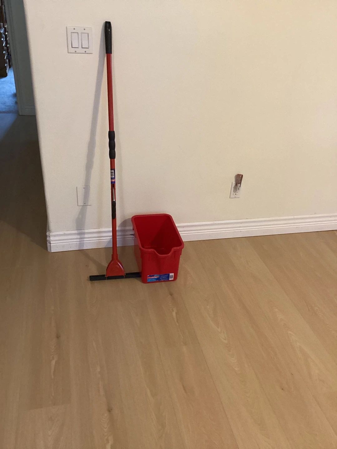 Vileda super bee mop with bucket.