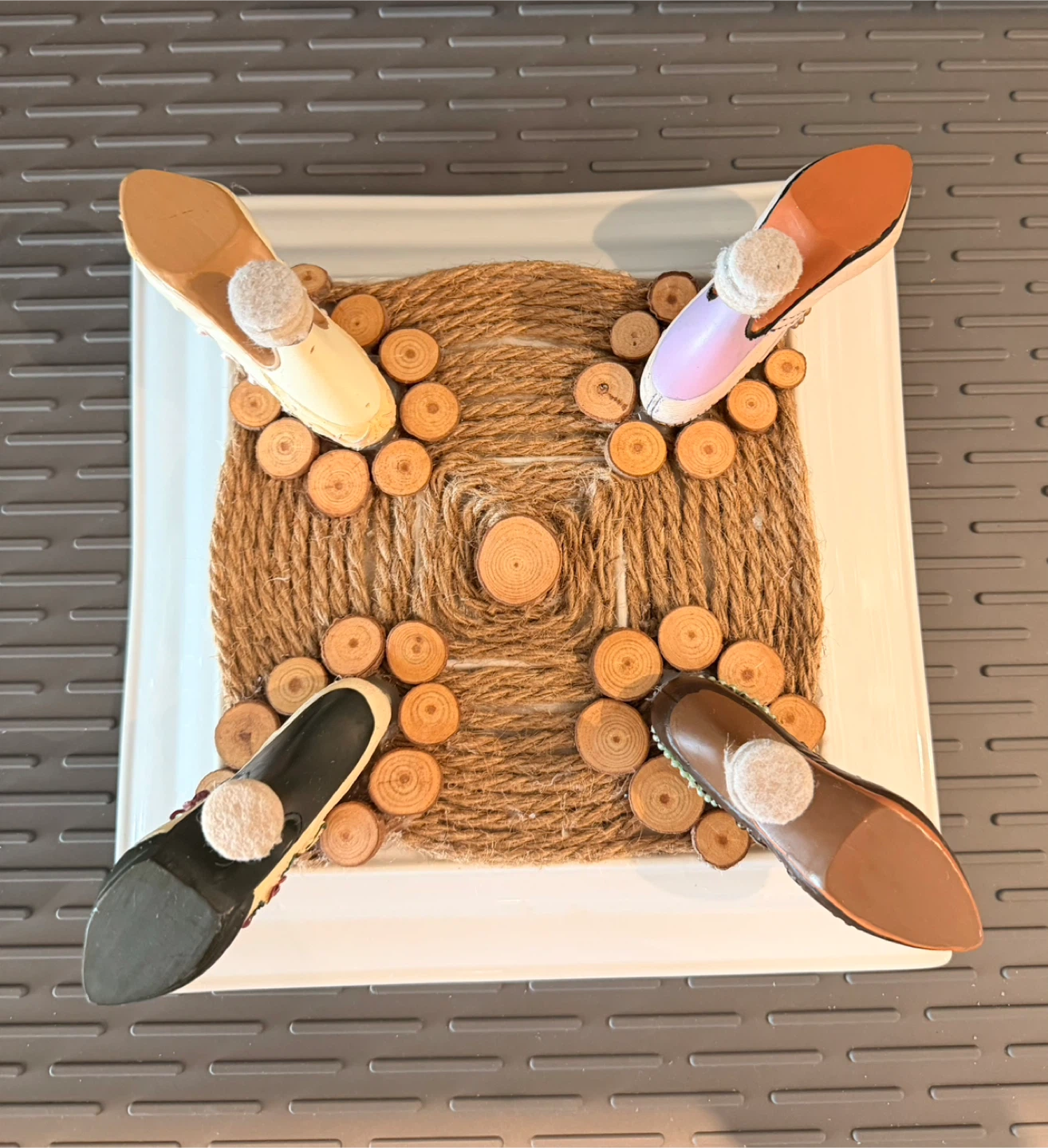 Decorative Square Plate with Shoe Figurines🏆 - photo 2