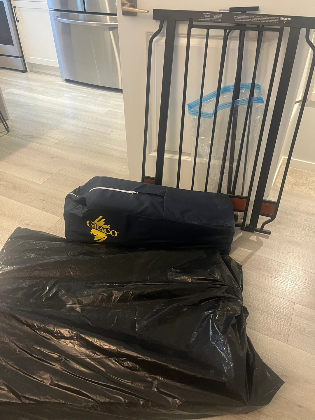 Free baby stuff - photo 2
