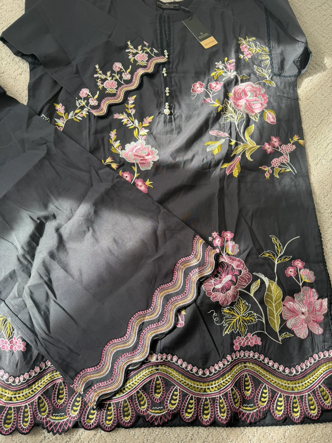 Bonanza satrangi  Black Floral Embroidered Kurti and Pants Set - photo 3