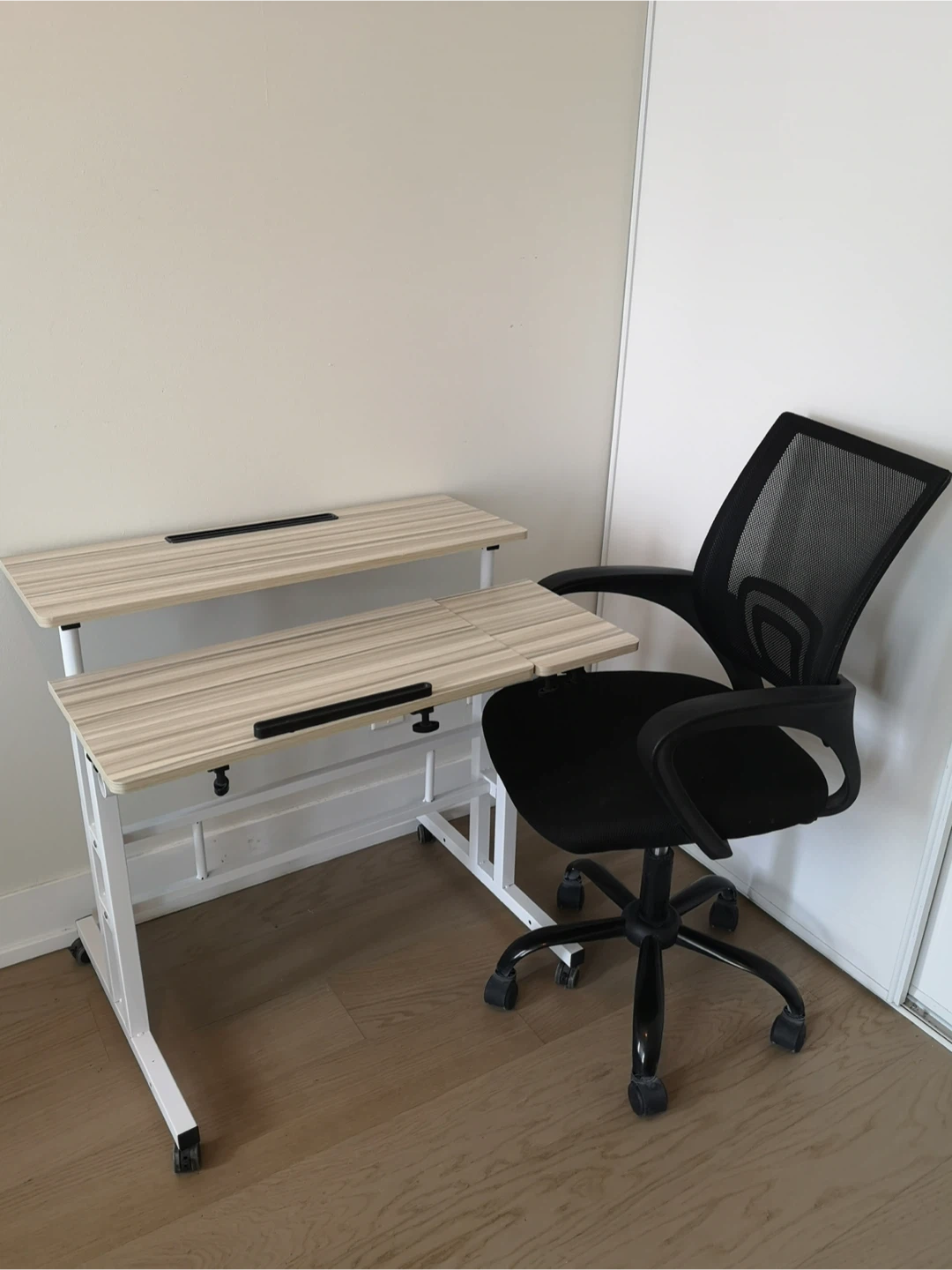 Moving SALES ! Black Mesh Office Chair with Wheels