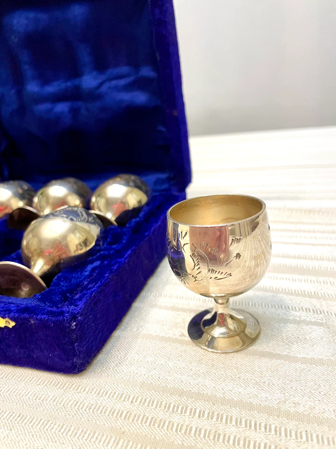 MOTHERS DAY STUNNING SILVER Set of Goblets in Royal Blue Velvet - photo 3