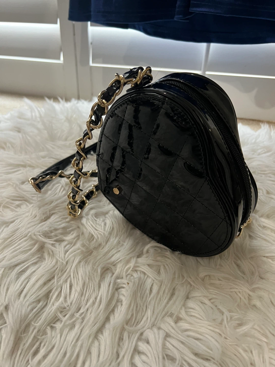 Black Patent Heart Purse - photo 4