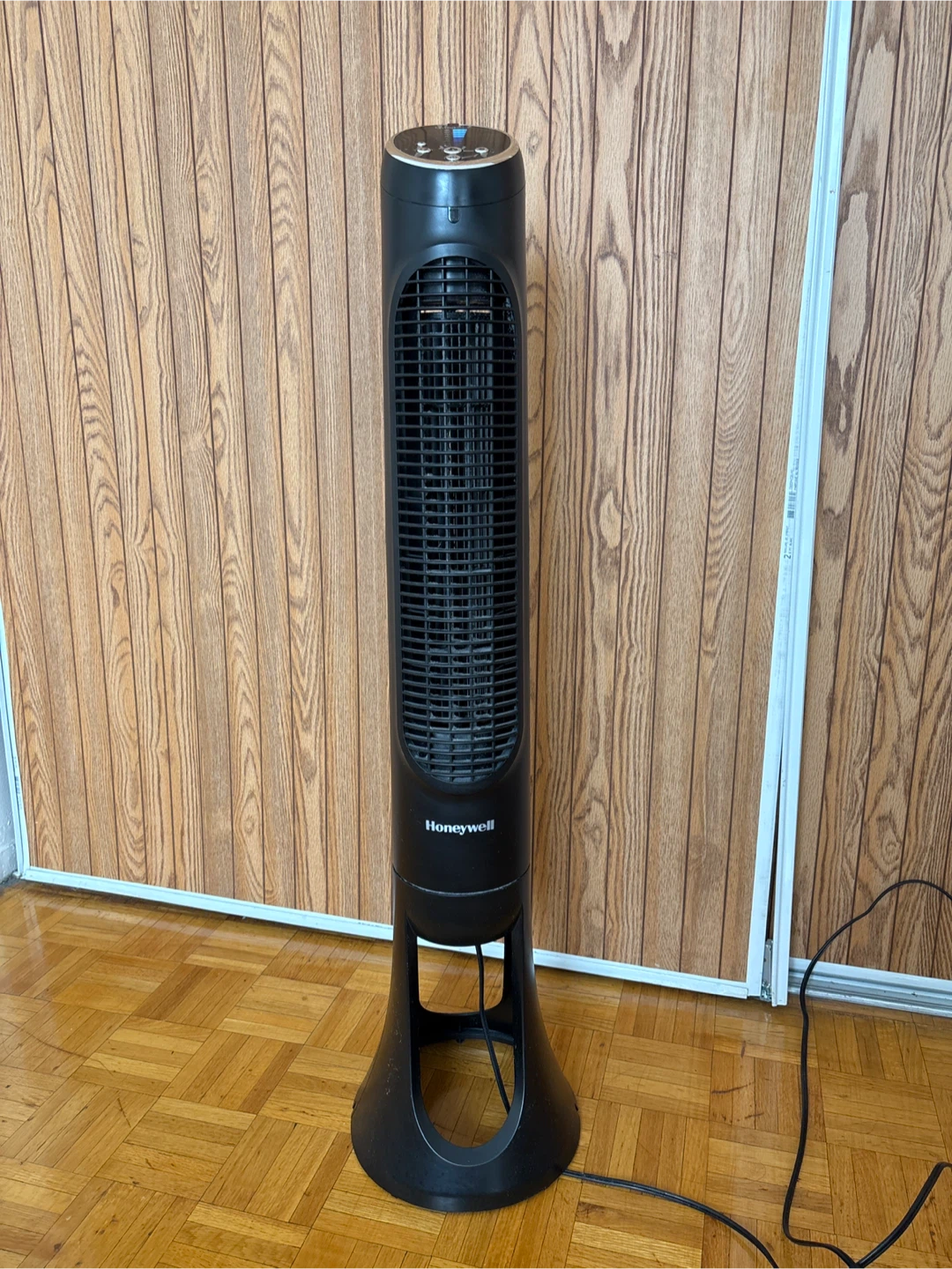 Honeywell QuietSet Tower Fan - photo 2