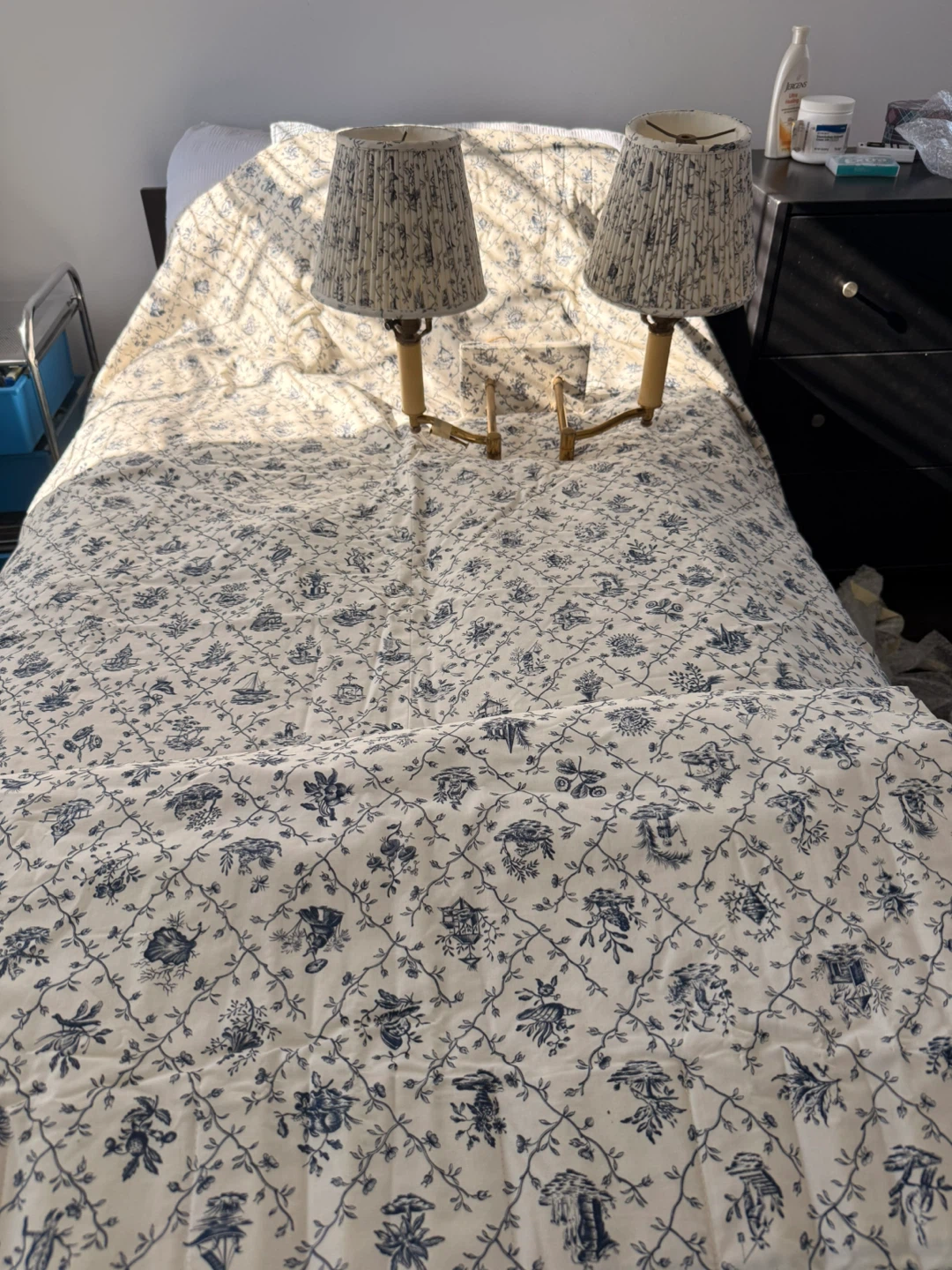 Pair of Vintage Sconces with Floral Shades - photo 3