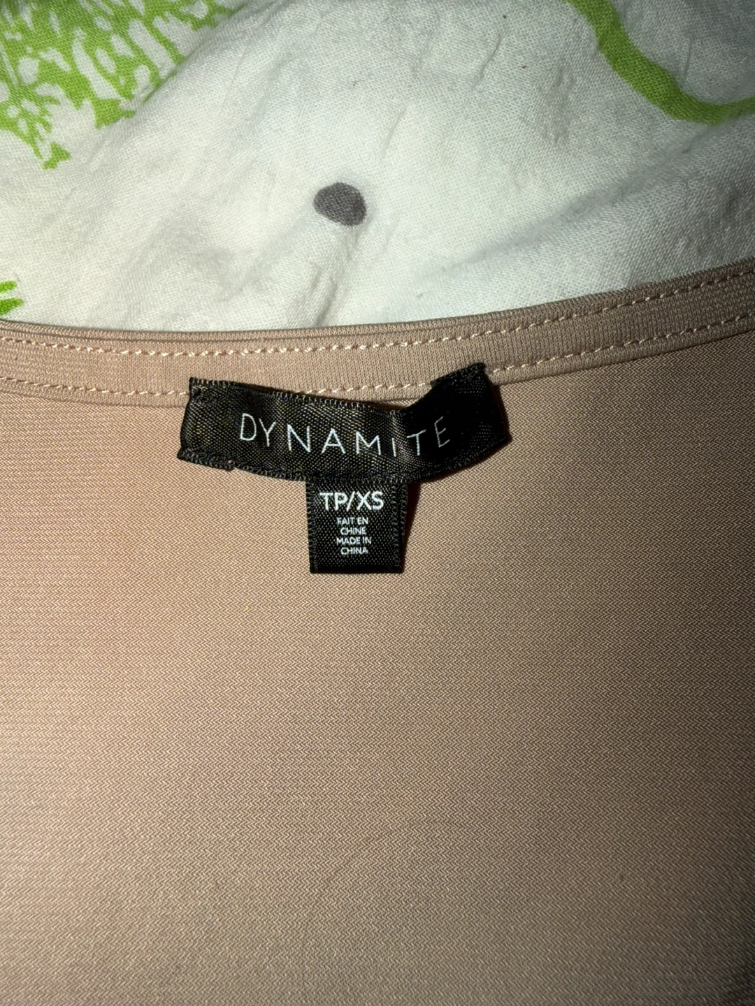 DYNAMITE Tan V-Neck Bodysuit TP/XS - photo 2