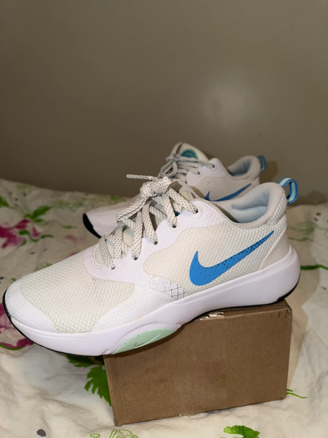 Nike Women's White & Blue Training Shoes