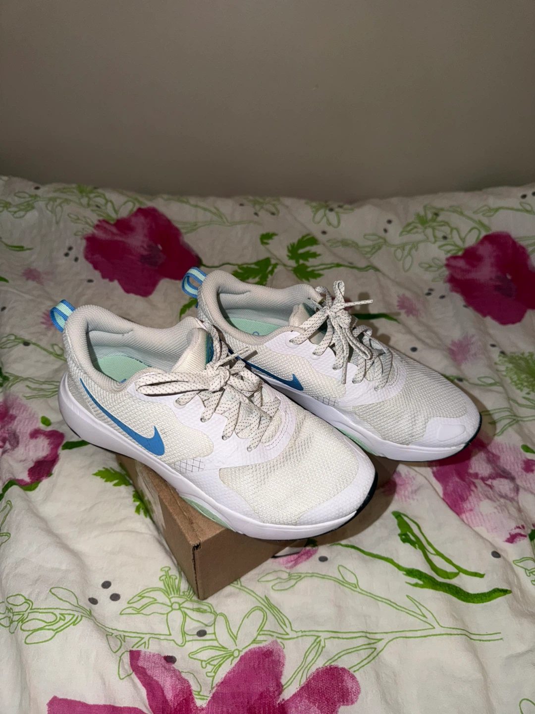Nike Women's White & Blue Training Shoes - photo 3