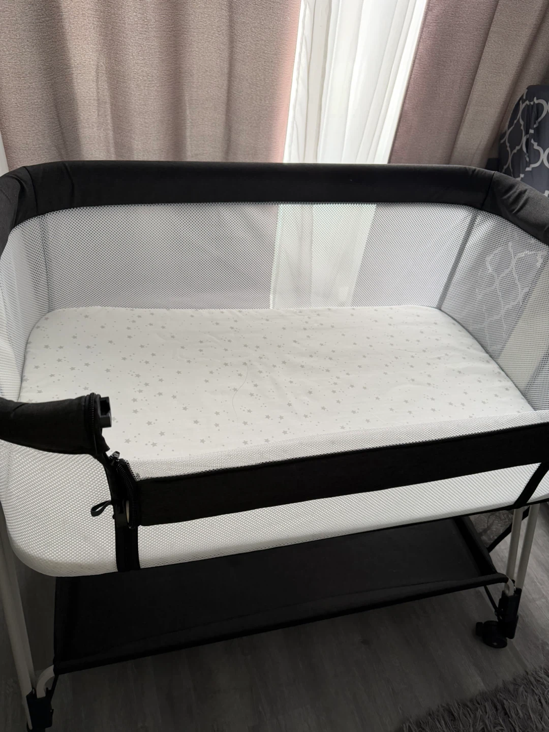 Portable Bassinet Bedside Sleeper - photo 2