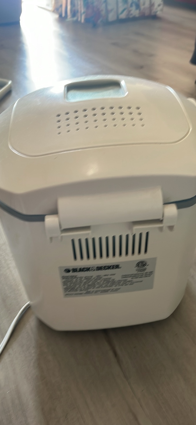 Black & Decker 1.5 lb Bread Maker - photo 2