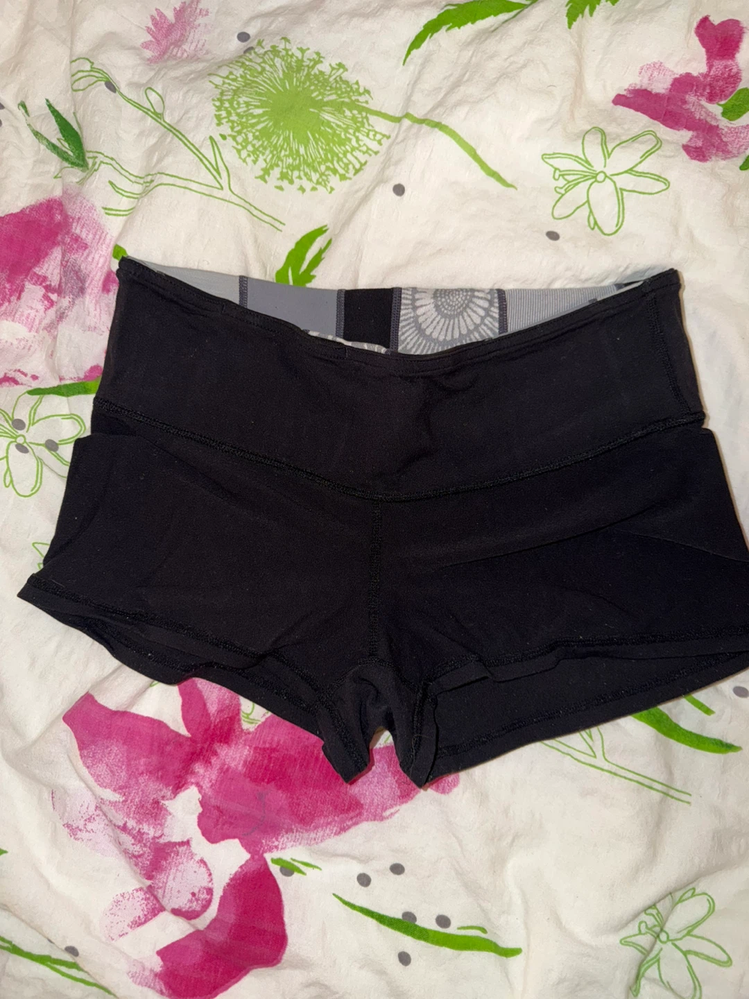 Lululemon Black Reversible Shorts - photo 4