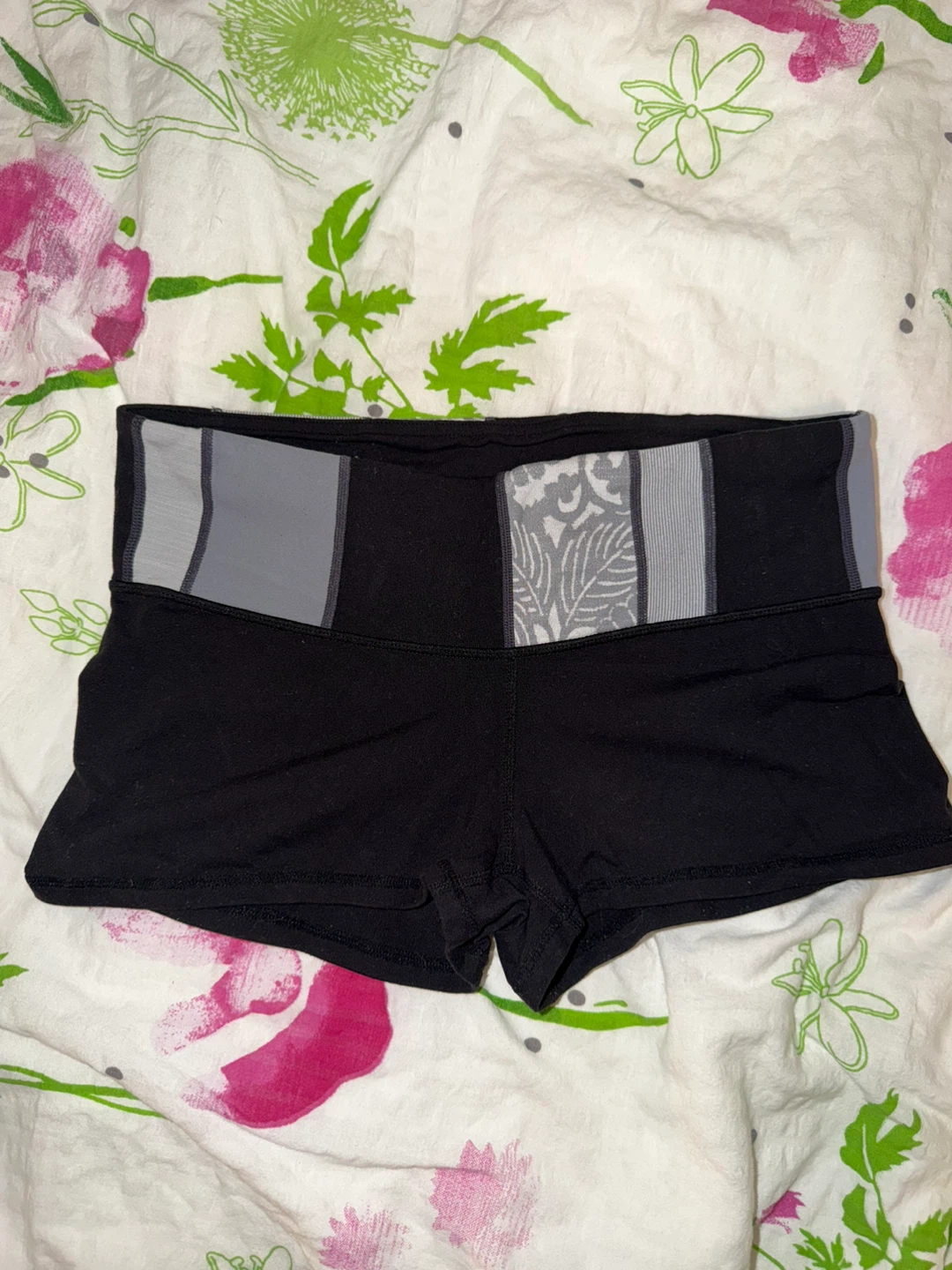 Lululemon Black Reversible Shorts - photo 2