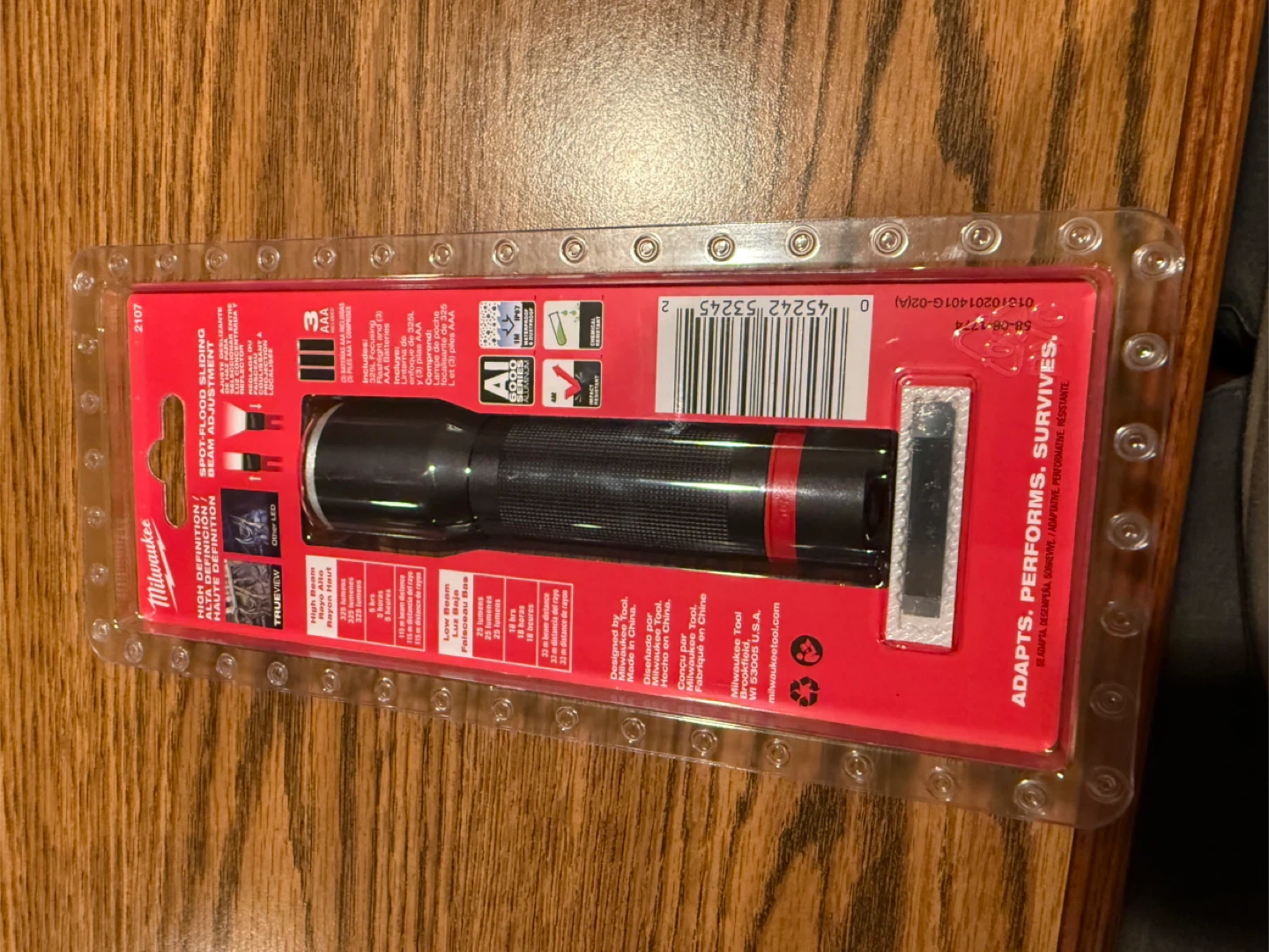 Milwaukee 325 Lumens LED Flashlight - photo 2