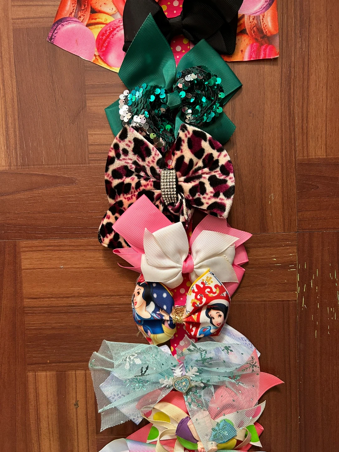 Emoji bow holder with 16 bows - photo 3