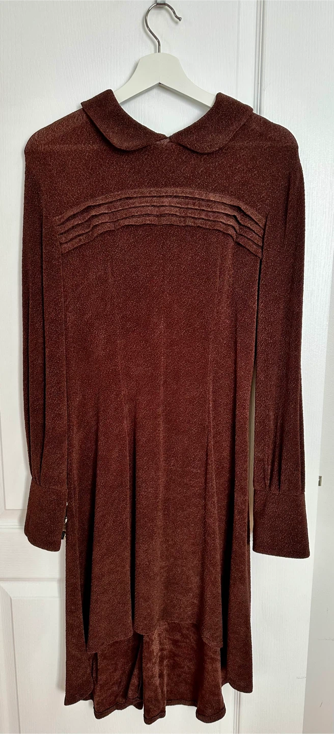 Brown Long-Sleeve Dress with Peter Pan Collar 🏆