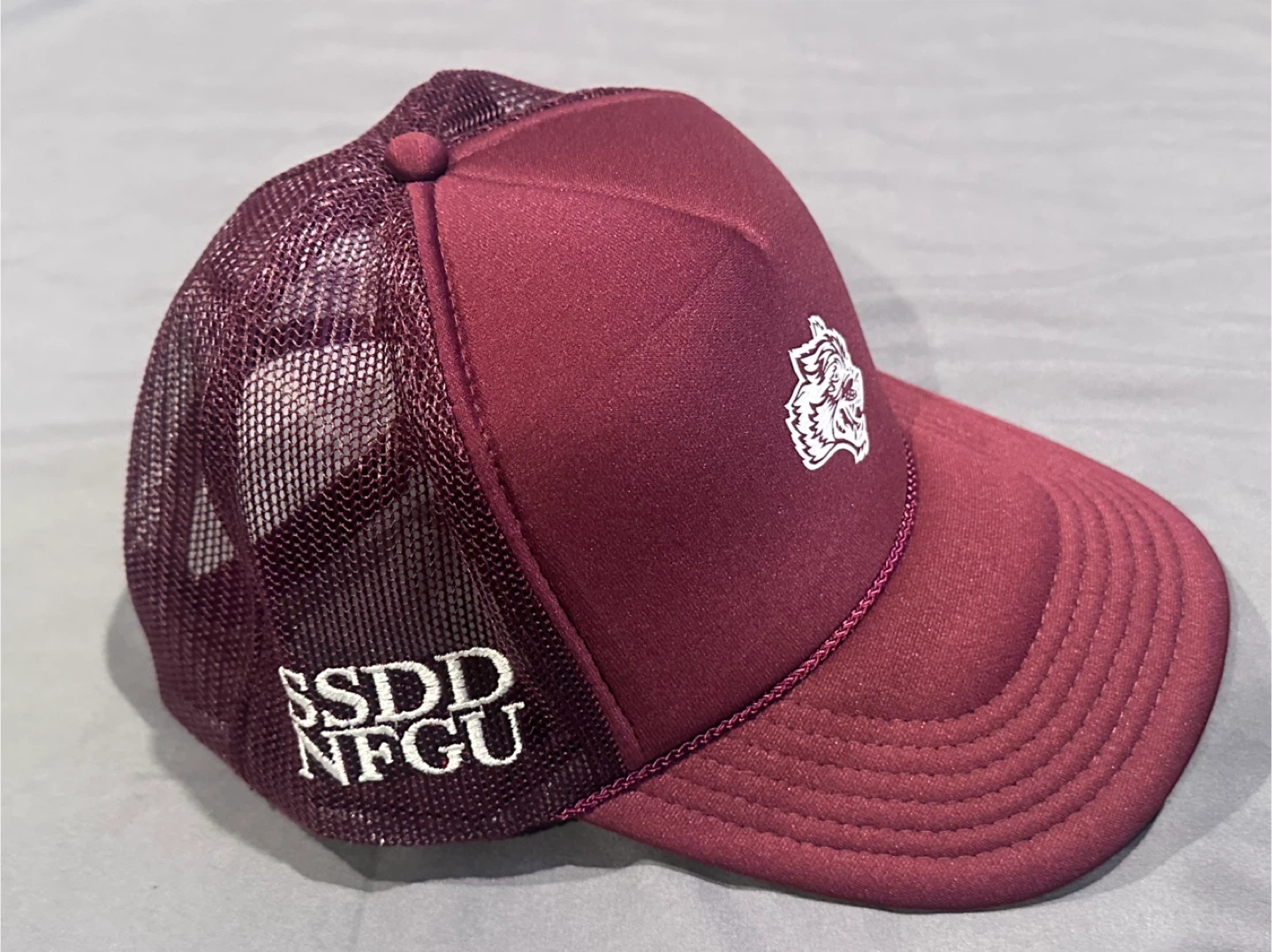 darc sport Wolf head NFGU, maroon trucker hat - photo 2