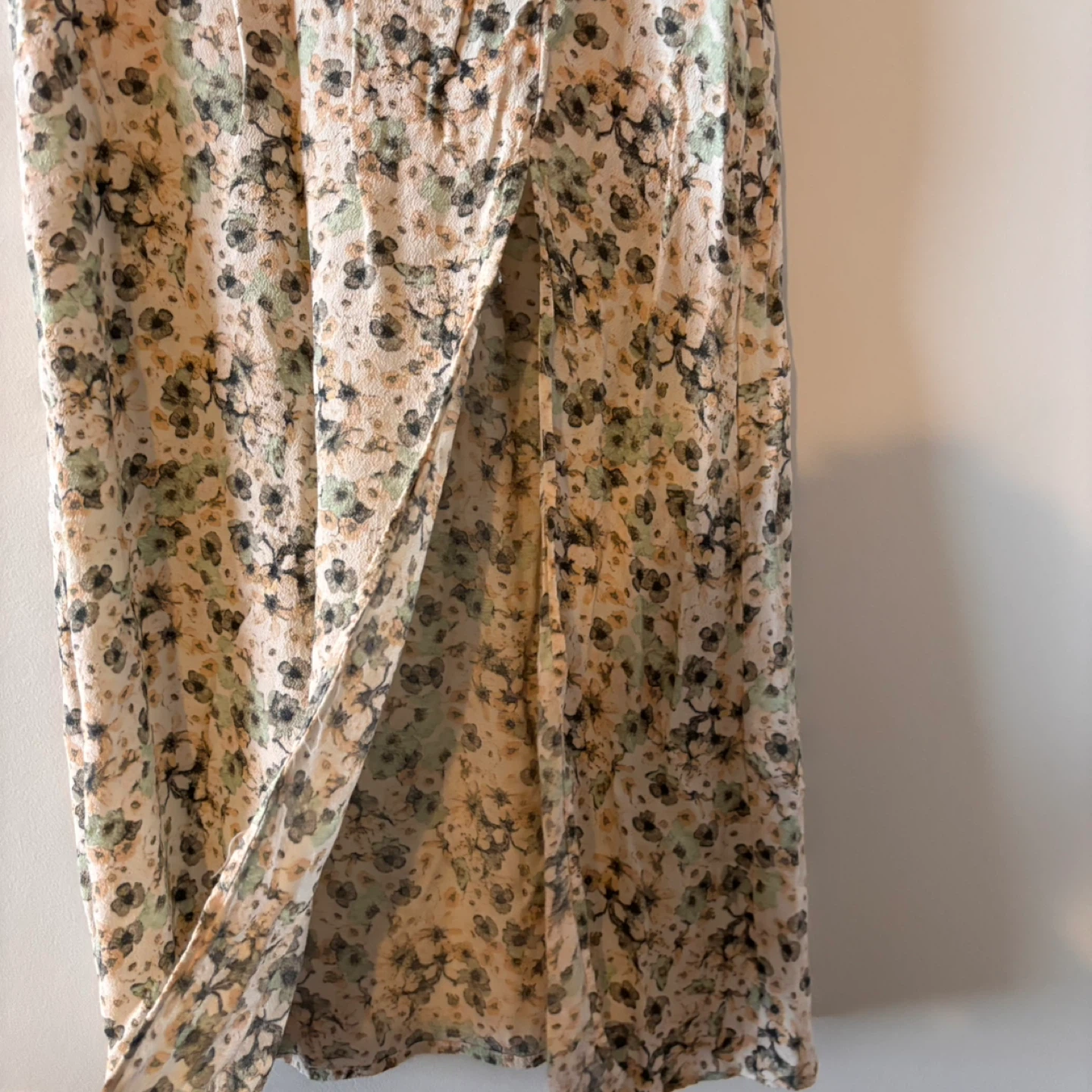 H&M Floral Print Midi Skirt with Slit Size 2 EUC - photo 3