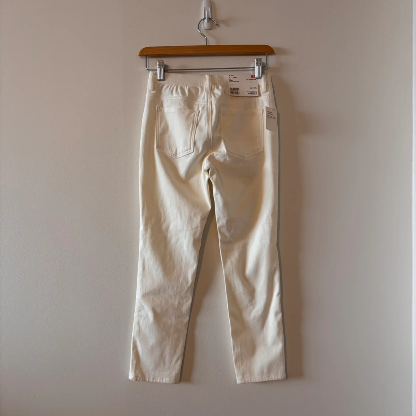 BNWT UNIQLO Women's White Pants Size Small - photo 5