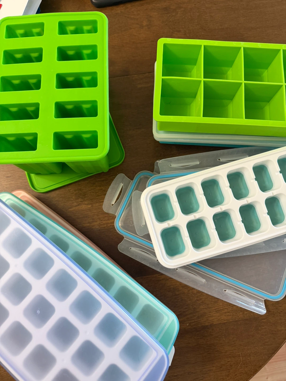 8 Ice Trays with lids