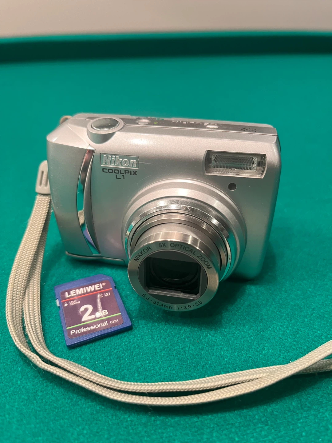 Nikon COOLPIX L1 Silver Digital Camera