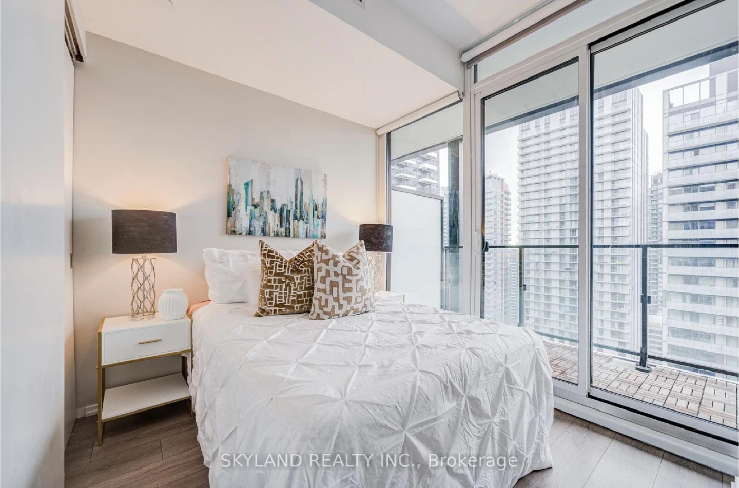 3 Bed | 2 Bath New Unit in Toronto - photo 4