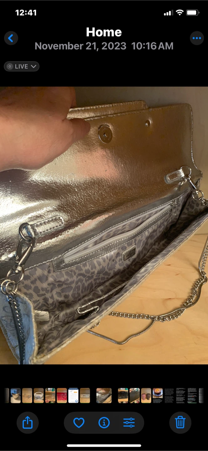 Guess Clutch Purse 🏆🏆
