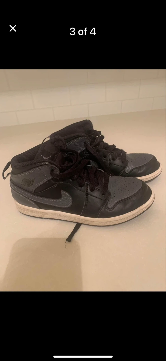 Air Jordan 1 Mid SE Youth Sneakers - photo 4