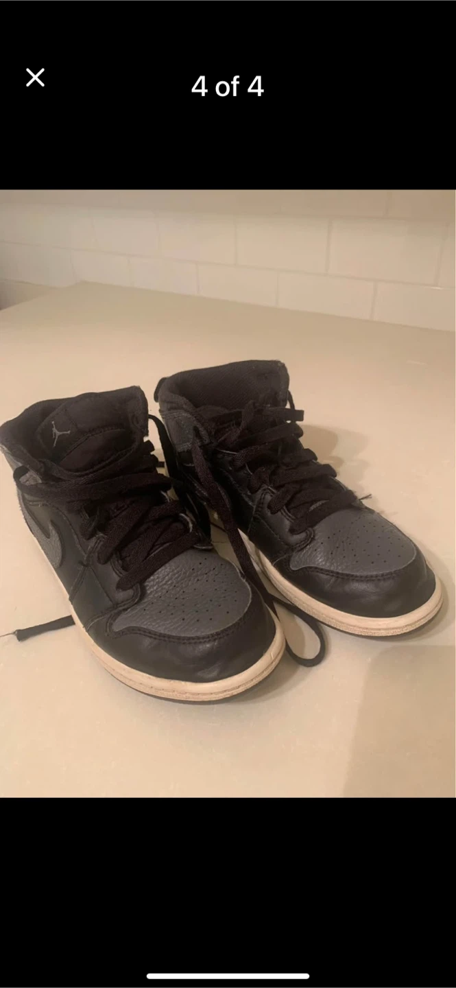 Air Jordan 1 Mid SE Youth Sneakers - photo 3