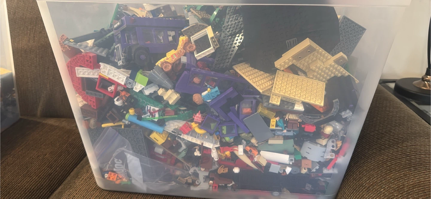 Miscellaneous box of Legos - photo 2