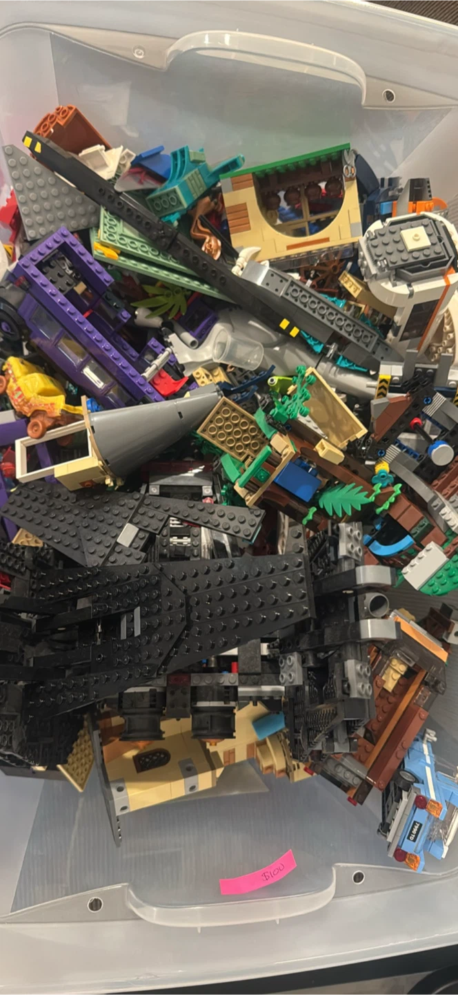 Miscellaneous box of Legos