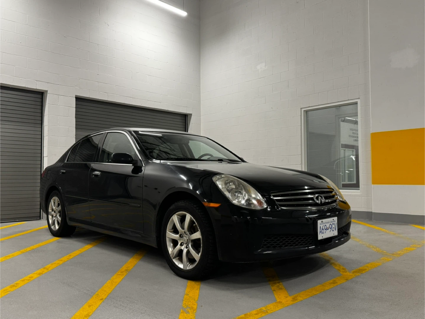 Clean Infiniti G35X AWD Sedan - photo 2