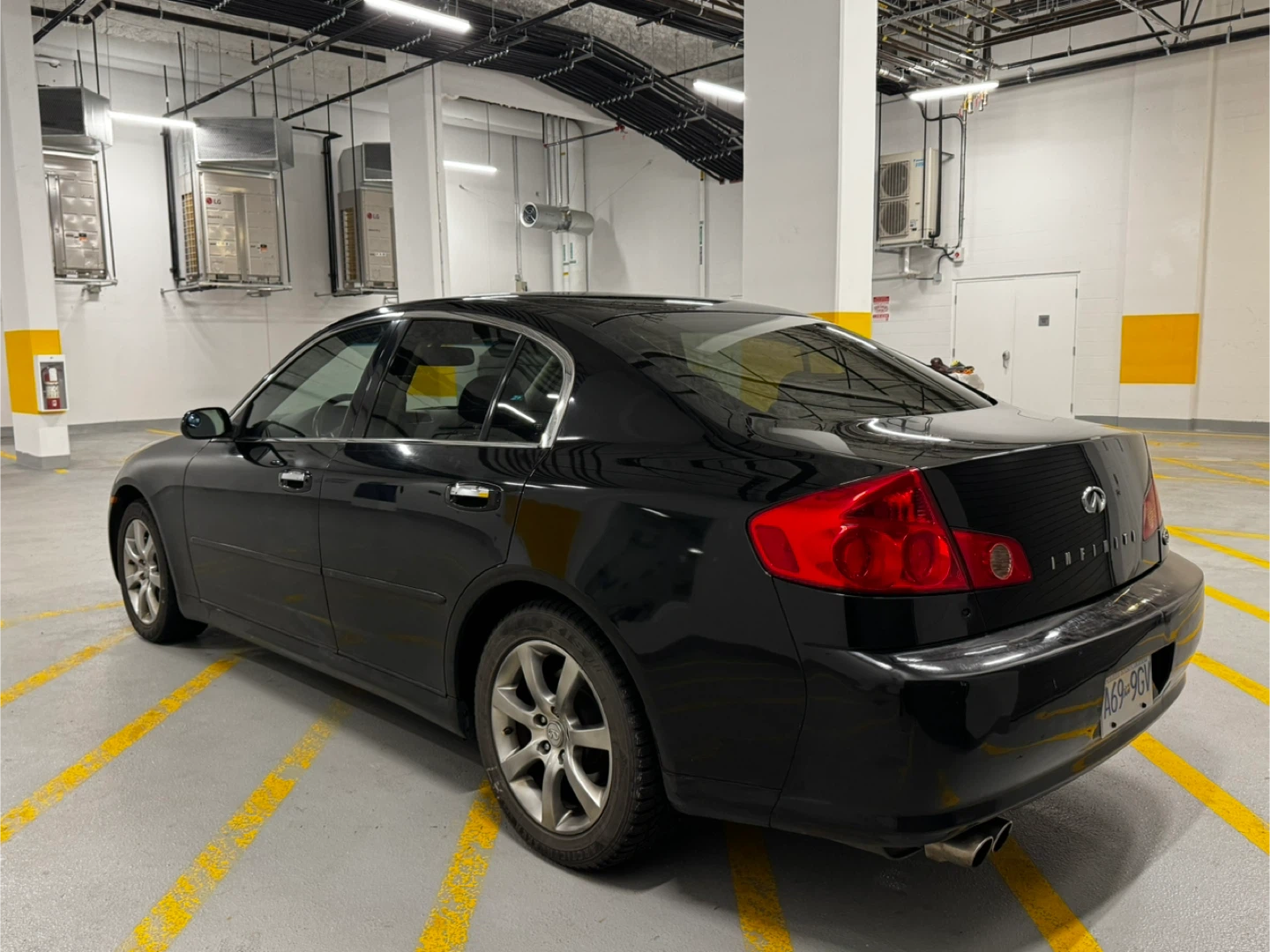Clean Infiniti G35X AWD Sedan - photo 4